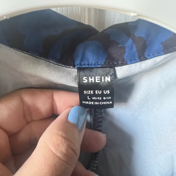 Perfect patterned fall/winter dress! - Picture 2 of 3